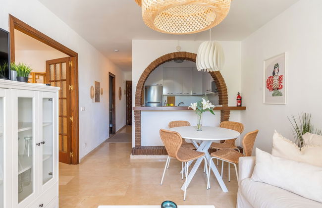 La Casa Bonita - Modern 2BR Apt with Private Terrace. Pool Views - Photo 7