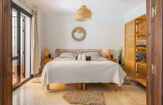 La Casa Bonita - Modern 2BR Apt with Private Terrace. Pool Views - Photo 3