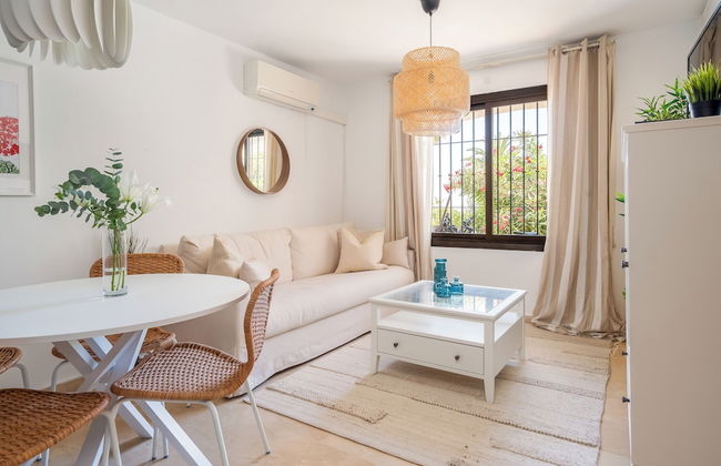 La Casa Bonita - Modern 2BR Apt with Private Terrace. Pool Views - Photo 8