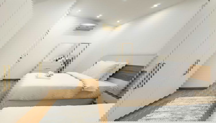 Photo 1 - Posh & Panoramic 2bdr Rooftop 5 Min To Airport