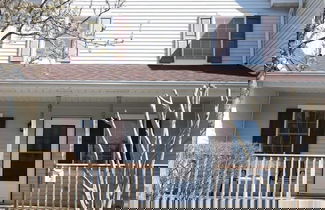 Foto 1 - King Charles Avenue 408 #2