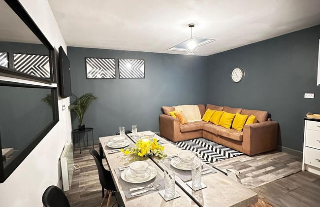 Oak Suite - 2 Bed - Sleeps 4 - Central Blackpool - Photo 6