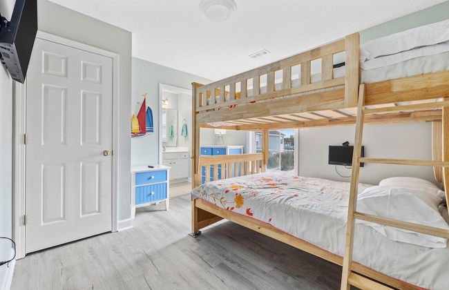 Big Bear Coastal Cabin - Photo 32