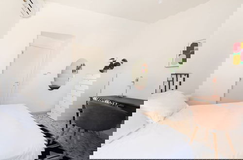 Photo 3 - Luminous Family Apt With Balcony By St Peter'S