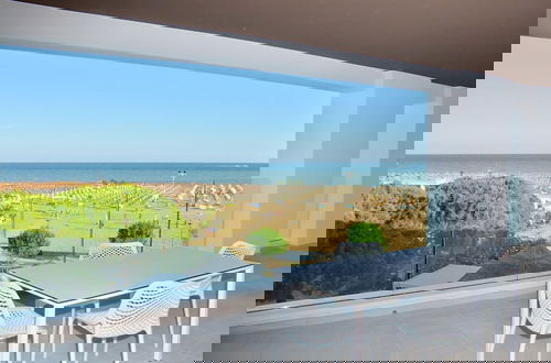 Foto 1 - Modern Flat With Amazing View on the Beach