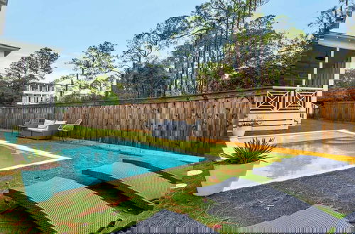Foto 34 - Best of Both Worlds: Pool, Golf Cart, Nearby Attractions & Steps to Beach!