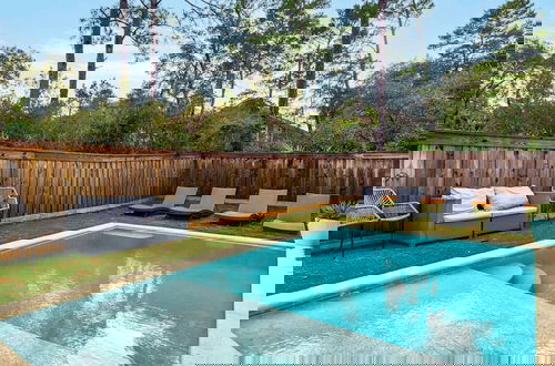 Foto 32 - Best of Both Worlds: Pool, Golf Cart, Nearby Attractions & Steps to Beach!