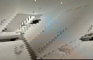 Photo 1 - Up to 40 Percent Off Old Trafford Modern Apartment