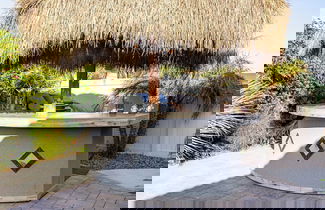 Foto 2 - Luxe Indio Stay w/ Pool, Tiki Bar & Fire Pit Near Coachella Longfellow
