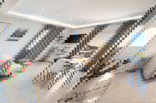 Foto 37 - SkyFrame Apartments