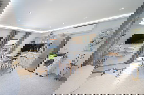 Foto 39 - SkyFrame Apartments