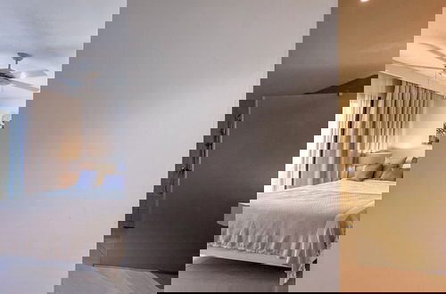 Photo 12 - Luxury 3 Bedroom Apartment at the Beach