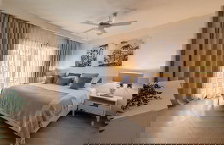 Photo 3 - Luxury 3 Bedroom Apartment at the Beach