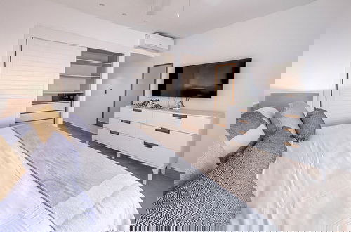Photo 8 - Luxury 3 Bedroom Apartment at the Beach