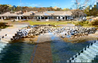 Foto 2 - Bay House by Avantstay Waterfront Pier Pond