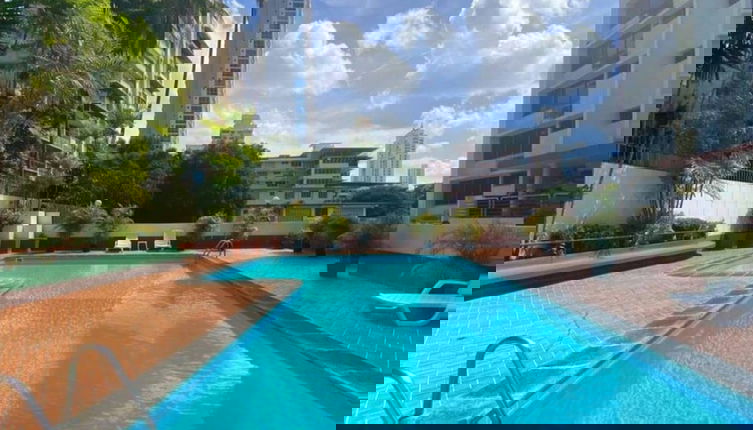 Foto 1 - Spacious, Renovated, 2Hb in Style and With Pool