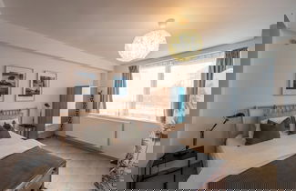 Photo 3 - Stylish 3 Bd 3 Bath Duplex In Brussels