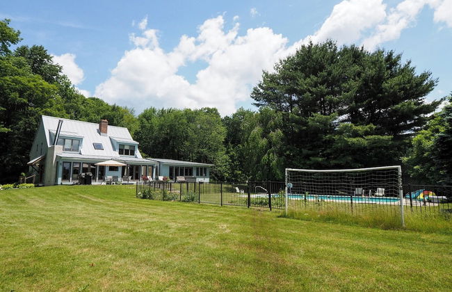 Charming 6 Bdrm Countryside Stay - Photo 56