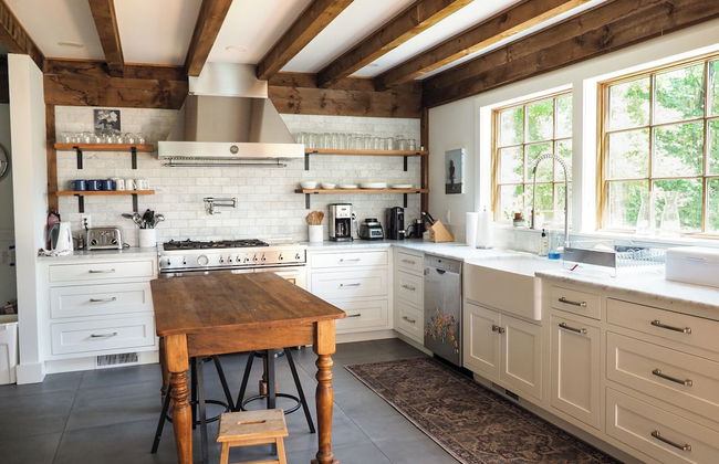 Charming 6 Bdrm Countryside Stay - Photo 12