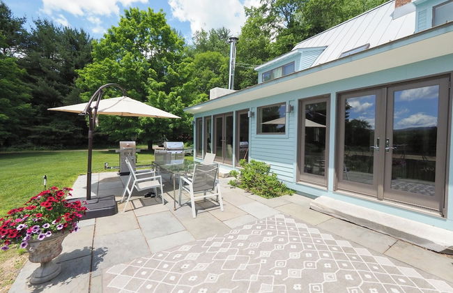 Charming 6 Bdrm Countryside Stay - Photo 59