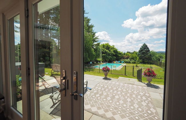 Charming 6 Bdrm Countryside Stay - Photo 55