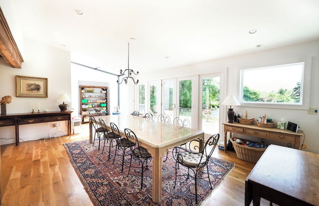 Charming 6 Bdrm Countryside Stay - Photo 8