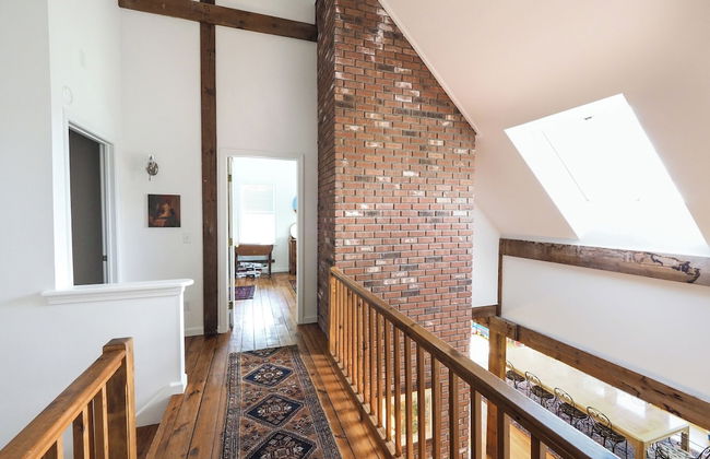 Charming 6 Bdrm Countryside Stay - Photo 16