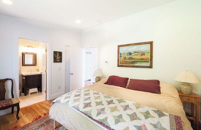 Charming 6 Bdrm Countryside Stay - Photo 3