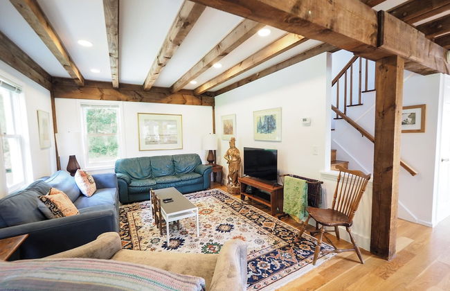 Charming 6 Bdrm Countryside Stay - Photo 42