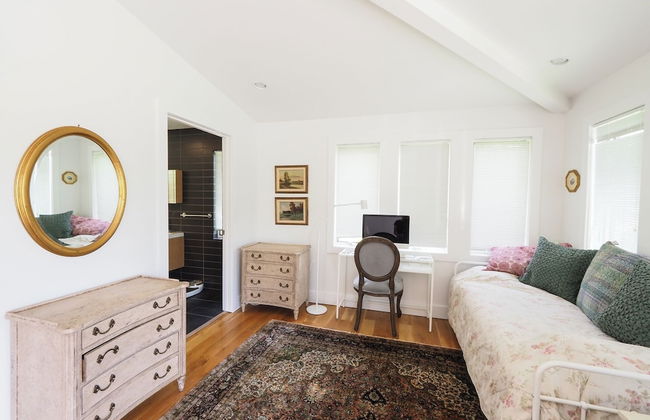 Charming 6 Bdrm Countryside Stay - Photo 41
