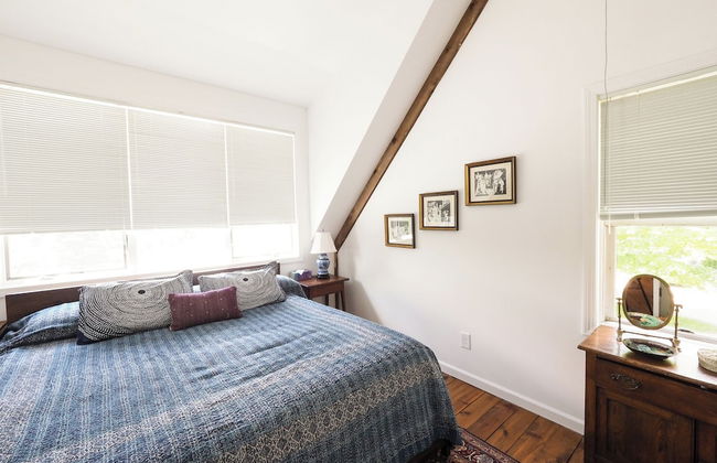 Charming 6 Bdrm Countryside Stay - Photo 15