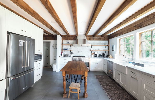 Charming 6 Bdrm Countryside Stay - Photo 28