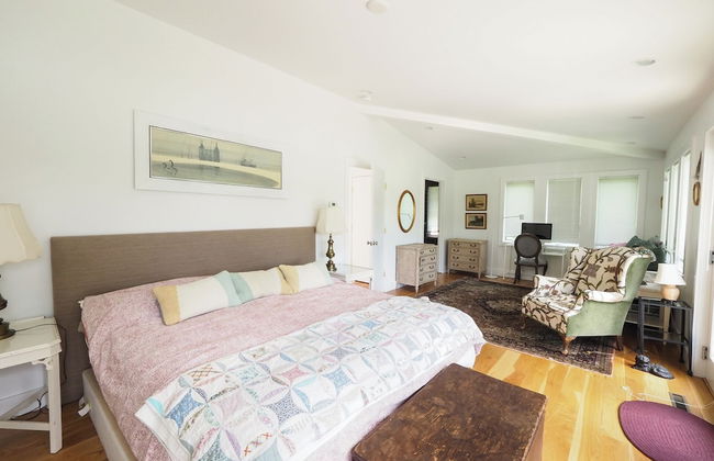 Charming 6 Bdrm Countryside Stay - Photo 48