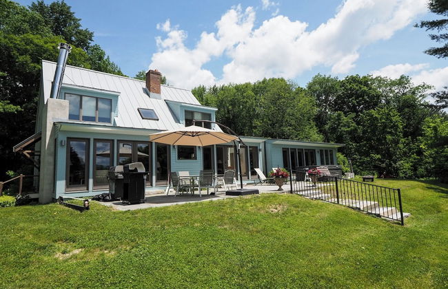 Charming 6 Bdrm Countryside Stay - Photo 60