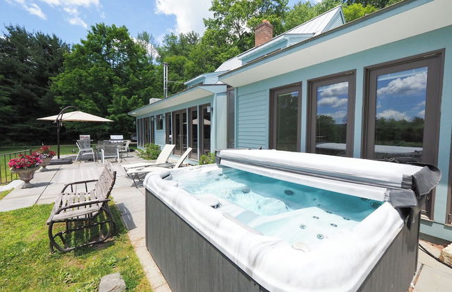 Charming 6 Bdrm Countryside Stay - Photo 57