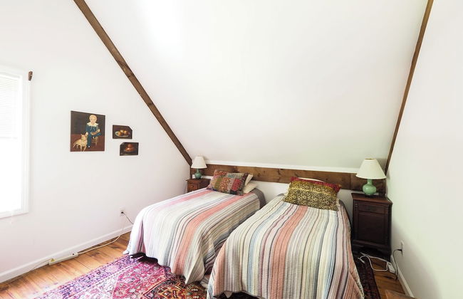 Charming 6 Bdrm Countryside Stay - Photo 1