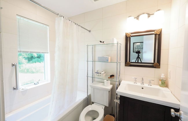 Charming 6 Bdrm Countryside Stay - Photo 45