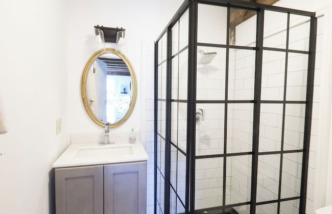 Charming 6 Bdrm Countryside Stay - Photo 34
