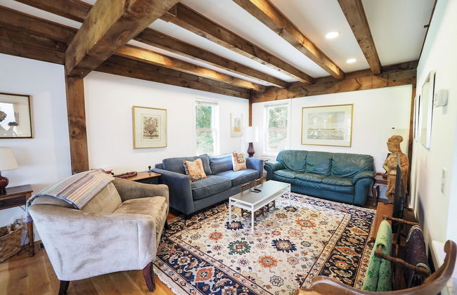 Charming 6 Bdrm Countryside Stay - Photo 29