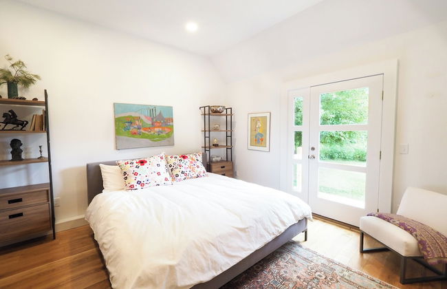 Charming 6 Bdrm Countryside Stay - Photo 39