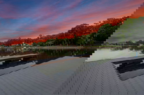 Foto 56 - Gray Fox Lodge by Avantstay Waterslide Pool Theater Sleeps 23