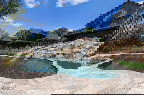Foto 65 - Gray Fox Lodge by Avantstay Waterslide Pool Theater Sleeps 23