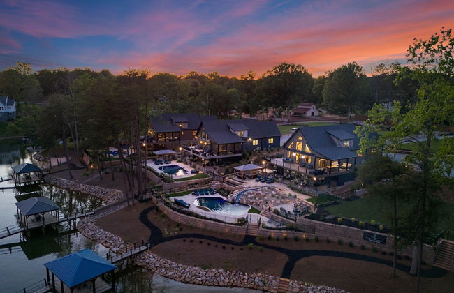 Gray Fox Lodge by Avantstay Waterslide Pool Theater Sleeps 23 - Foto 73