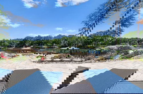 Foto 63 - Gray Fox Lodge by Avantstay Waterslide Pool Theater Sleeps 23