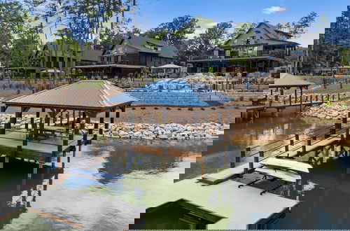 Foto 9 - Gray Fox Lodge by Avantstay Waterslide Pool Theater Sleeps 23