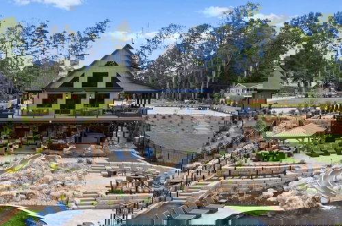 Foto 1 - Gray Fox Lodge by Avantstay Waterslide Pool Theater Sleeps 23