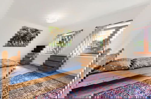 Foto 2 - Charming Villa With Internet