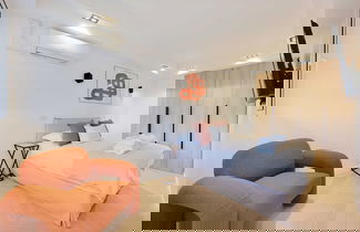 Foto 3 - Charming Apt With AC & Balcony