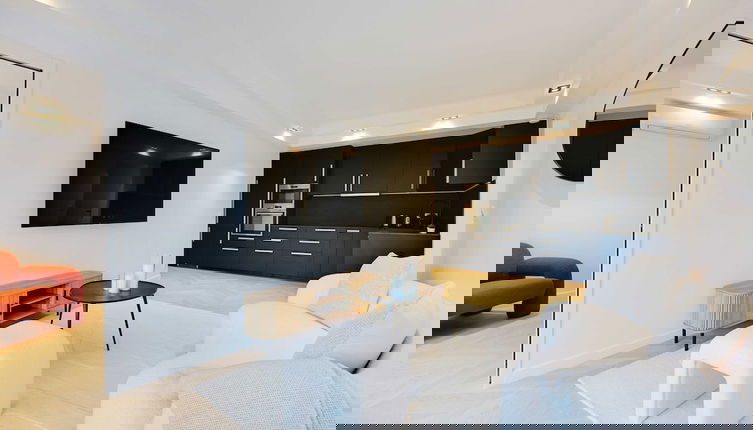 Foto 1 - Charming Apt With AC & Balcony