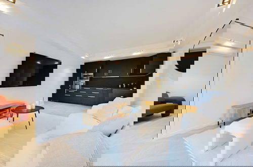 Foto 1 - Charming Apt With AC & Balcony